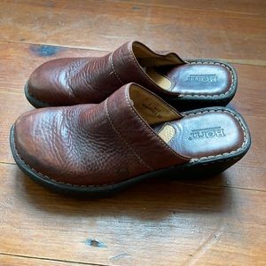 Born Slip on Leather Clogs size 9